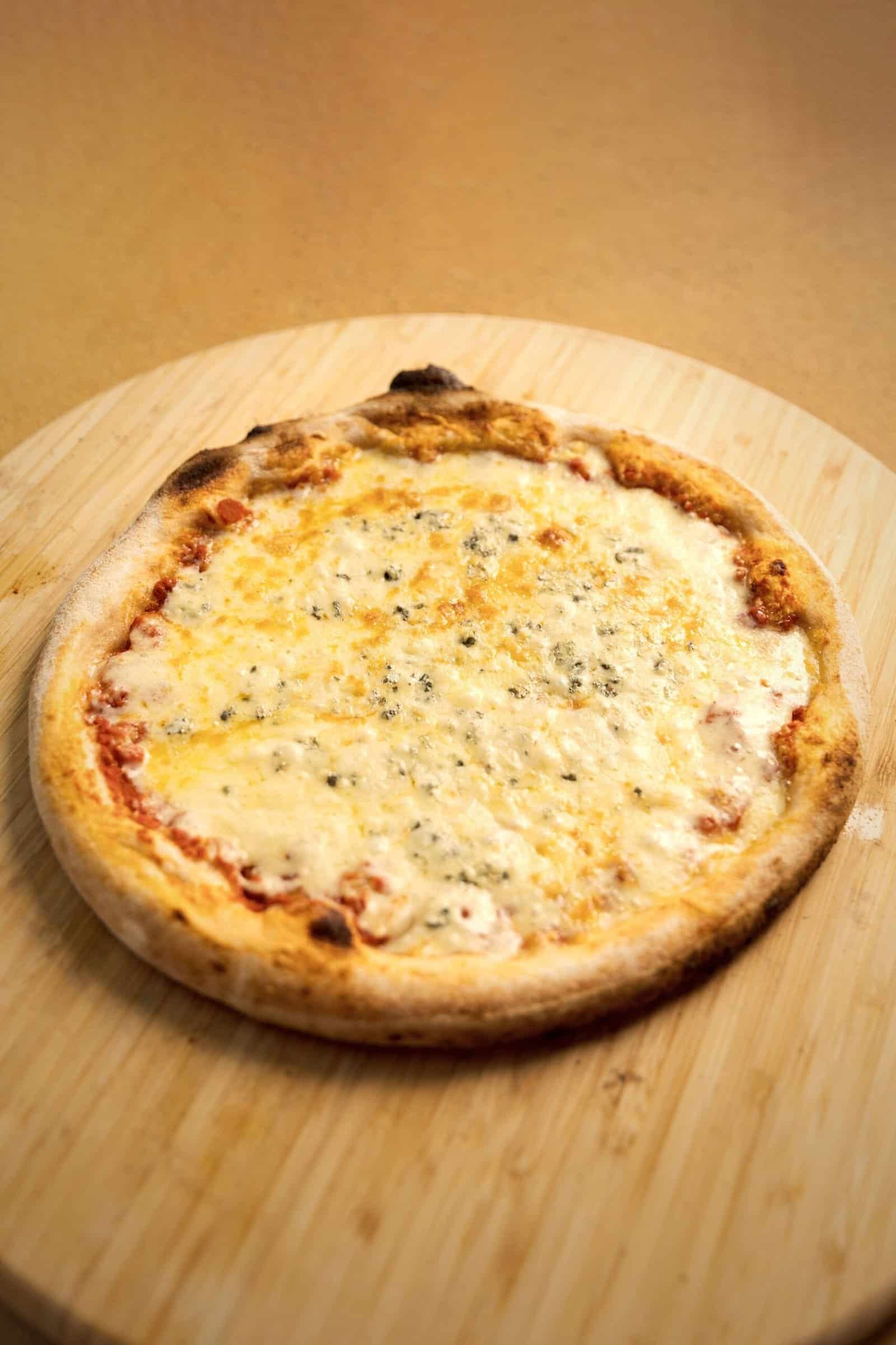 Pizza artesanal tipo italiana Lala's
